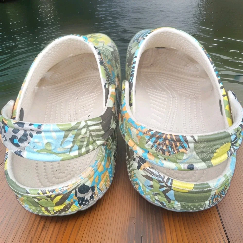 Crocs Kids Far Out Tropical Animal Safari Clog J2 Sandals Shoes Sz 2